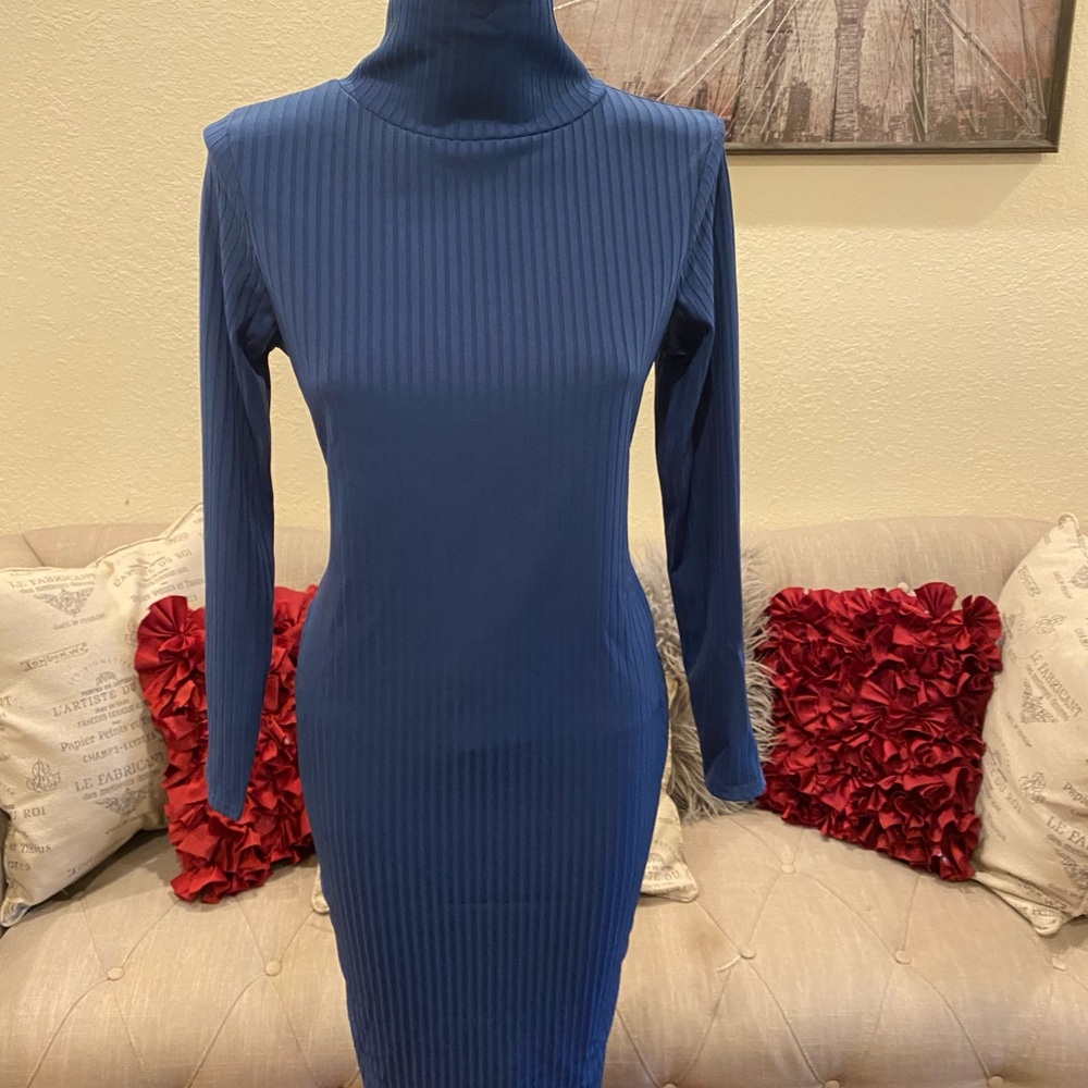 Fitted rolled dress